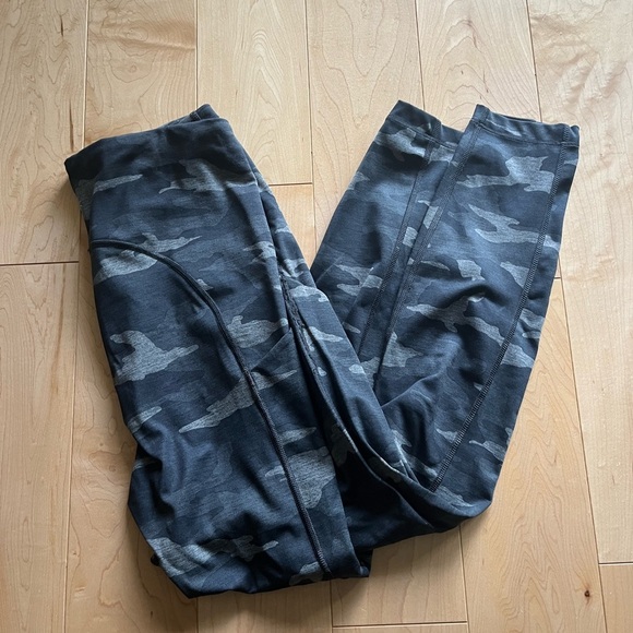 Athleta Ultimate Camo 7/8 Tights with Stash Pockets Size Small - Picture 10 of 14